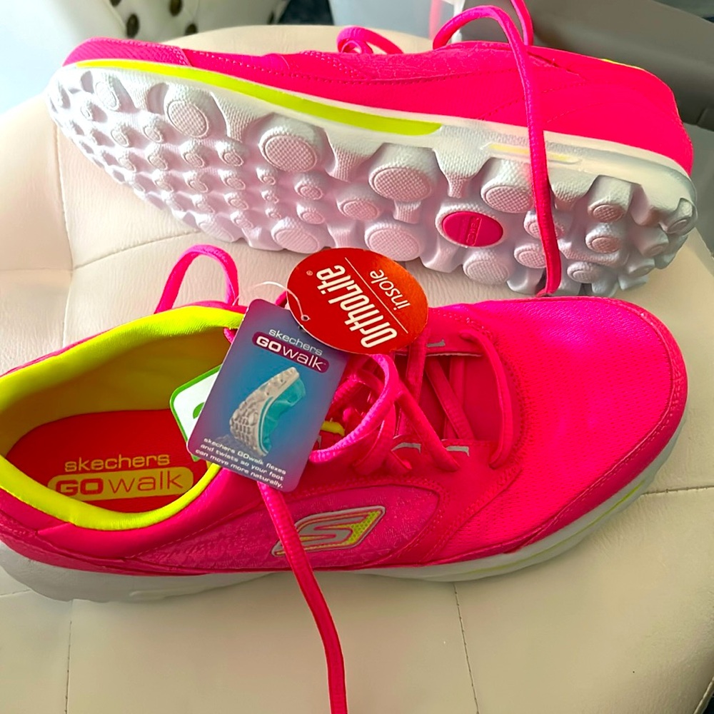 Brand new Scechers women’s size 10